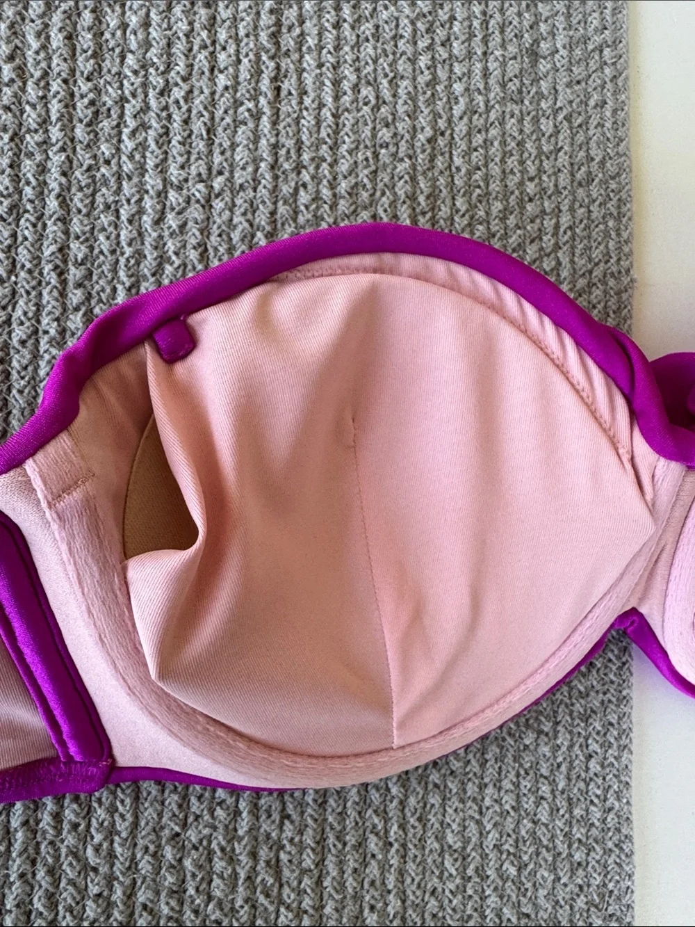 Victoria’s Secret Magenta Fuschia Pink Strapless Bandeau Bikini Top Sz 34D - Picture 8 of 9